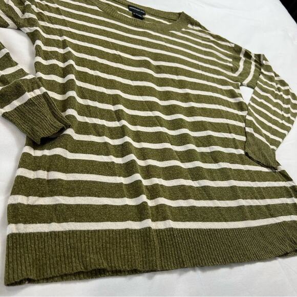 Central Park West Women's Medium Striped Green Crewneck Sweater - Picture 2 of 5